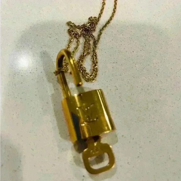 LV Lock and Key #332 - Picture 4 of 5